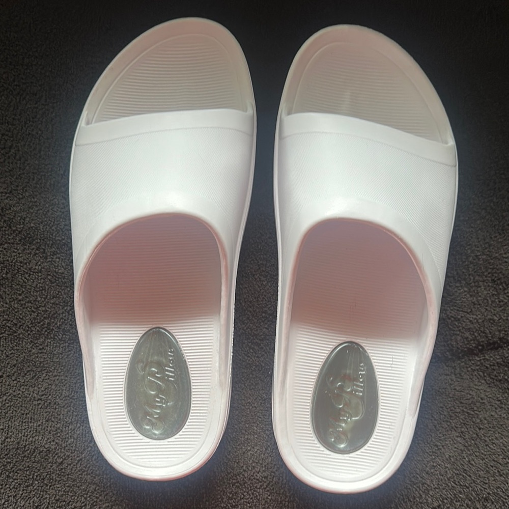MY PILLOW Women’s White Slide Sandals Size 10 BRAND NEW NEVER WORN